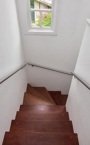 Casa de condomínio à venda com 466m², 3 quartos e 4 vagasEscada
