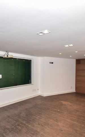 Casa de condomínio à venda com 466m², 3 quartos e 4 vagasSala de Tv