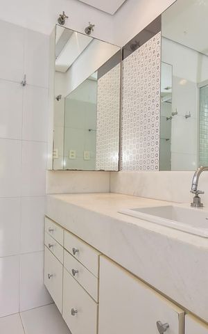 Casa de condomínio à venda com 466m², 3 quartos e 4 vagasBanheiro 1 da Suíte  3