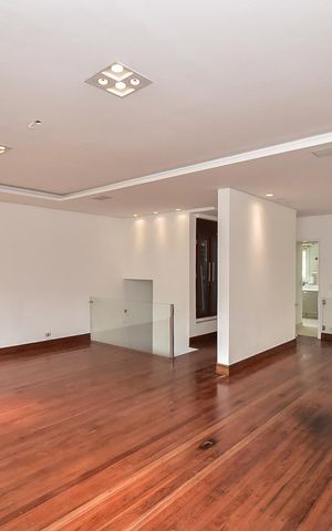 Casa de condomínio à venda com 466m², 3 quartos e 4 vagasSala