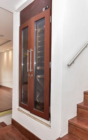 Casa de condomínio à venda com 466m², 3 quartos e 4 vagasAdega