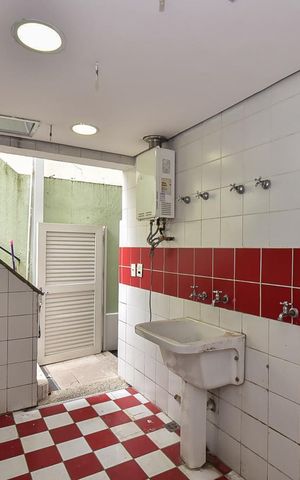 Casa de condomínio à venda com 466m², 3 quartos e 4 vagasÁrea de Serviço 
