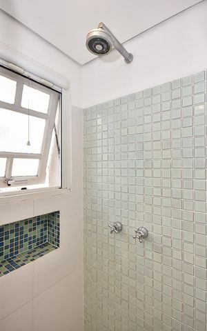 Casa de condomínio à venda com 466m², 3 quartos e 4 vagasChuveiro do Banheiro da Suíte 2