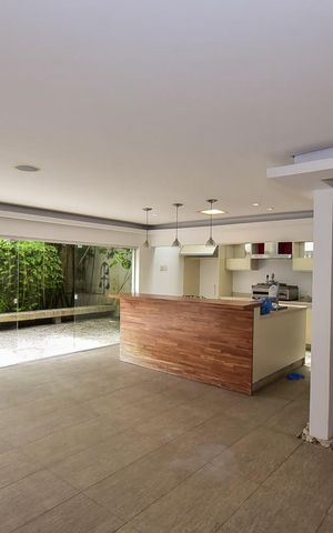 Casa de condomínio à venda com 466m², 3 quartos e 4 vagasSalão