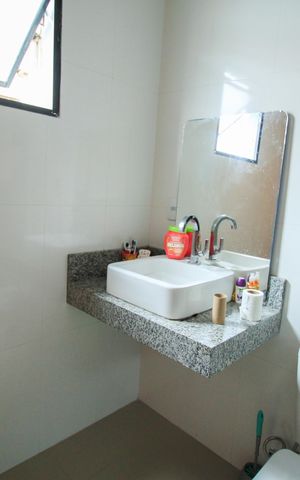 Casa à venda com 94m², 4 quartos e 1 vaga Casa à venda com 94m², 4 quartos e 1 vagaBanheiro da Suíte 2