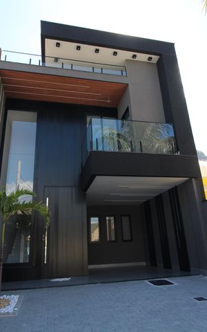 Casa de condomínio à venda com 192m², 3 quartos e 3 vagasFachada