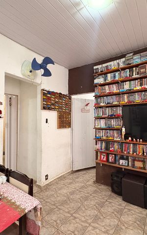 Casa à venda com 154m², 2 quartos e 2 vagas Casa à venda com 154m², 2 quartos e 2 vagasSala