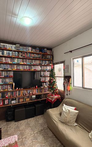 Casa à venda com 154m², 2 quartos e 2 vagas Casa à venda com 154m², 2 quartos e 2 vagasSala