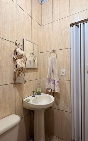 Casa à venda com 154m², 2 quartos e 2 vagas Casa à venda com 154m², 2 quartos e 2 vagasBanheiro