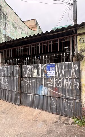 Casa à venda com 154m², 2 quartos e 2 vagas Casa à venda com 154m², 2 quartos e 2 vagasFachada + plaquinha