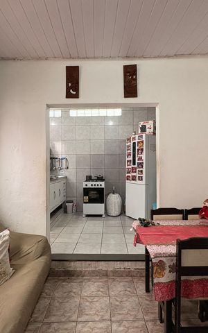 Casa à venda com 154m², 2 quartos e 2 vagas Casa à venda com 154m², 2 quartos e 2 vagasSala