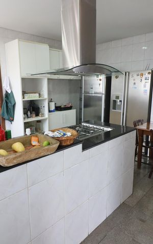 Casa à venda com 424m², 3 quartos e 4 vagasCozinha