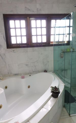 Casa à venda com 424m², 3 quartos e 4 vagasBanheiro da Suíte 1