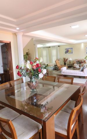 Casa à venda com 424m², 3 quartos e 4 vagasSala