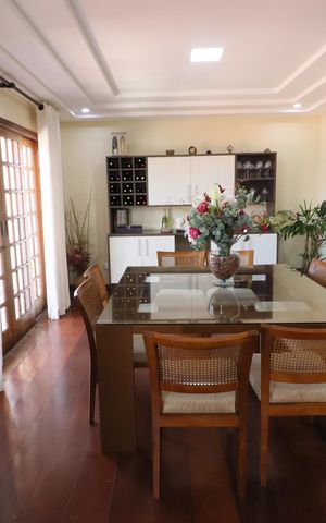 Casa à venda com 424m², 3 quartos e 4 vagasSala