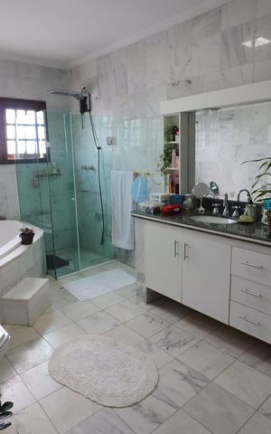 Casa à venda com 424m², 3 quartos e 4 vagasBanheiro da Suíte 1