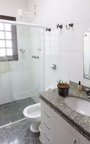 Casa à venda com 424m², 3 quartos e 4 vagasBanheiro 2