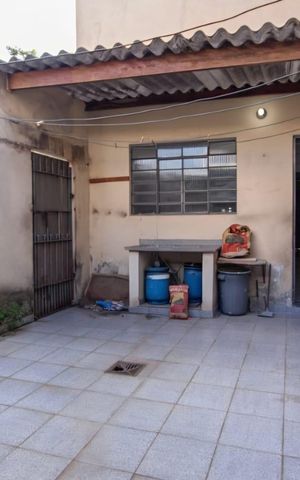 Casa à venda com 235m², 3 quartos e 1 vagaÁrea de serviço