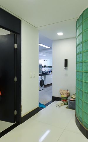 Casa à venda com 630m², 4 quartos e 5 vagas Casa à venda com 630m², 4 quartos e 5 vagasÁrea de Serviço