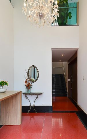 Casa à venda com 630m², 4 quartos e 5 vagas Casa à venda com 630m², 4 quartos e 5 vagasHall de entrada
