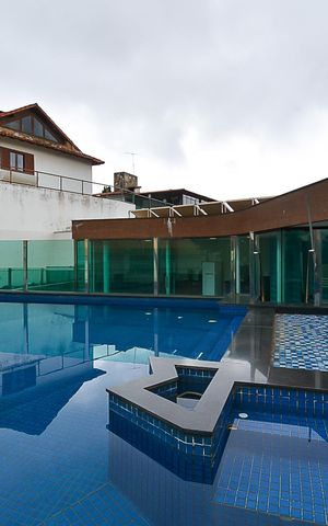 Casa à venda com 630m², 4 quartos e 5 vagas Casa à venda com 630m², 4 quartos e 5 vagasÁrea da Piscina