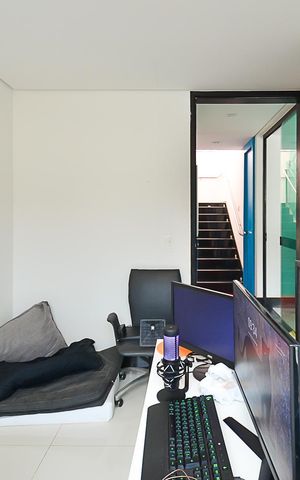 Casa à venda com 630m², 4 quartos e 5 vagas Casa à venda com 630m², 4 quartos e 5 vagasEscritório 2