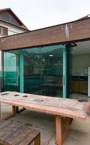 Casa à venda com 630m², 4 quartos e 5 vagas Casa à venda com 630m², 4 quartos e 5 vagasÁrea gourmet