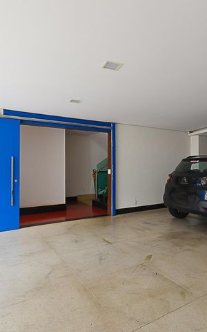 Casa à venda com 630m², 4 quartos e 5 vagas Casa à venda com 630m², 4 quartos e 5 vagasGaragem