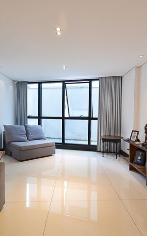 Casa à venda com 630m², 4 quartos e 5 vagas Casa à venda com 630m², 4 quartos e 5 vagasSala de TV