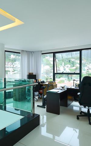 Casa à venda com 630m², 4 quartos e 5 vagas Casa à venda com 630m², 4 quartos e 5 vagasEscritório 1