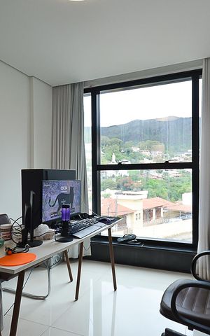 Casa à venda com 630m², 4 quartos e 5 vagas Casa à venda com 630m², 4 quartos e 5 vagasEscritório 2