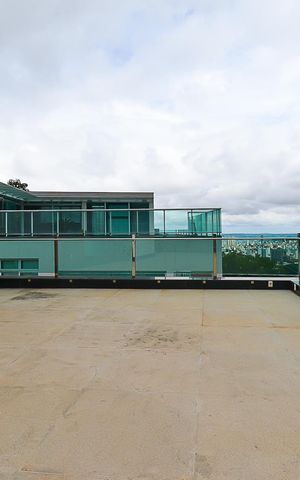 Casa à venda com 630m², 4 quartos e 5 vagas Casa à venda com 630m², 4 quartos e 5 vagasTerraço