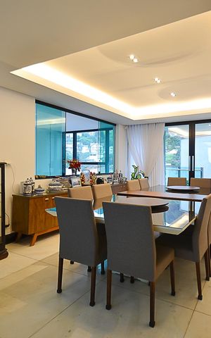 Casa à venda com 630m², 4 quartos e 5 vagas Casa à venda com 630m², 4 quartos e 5 vagasSala de Jantar