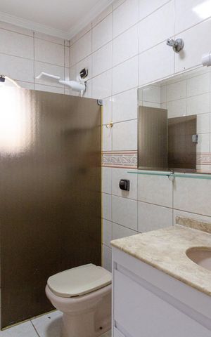 Casa à venda com 188m², 4 quartos e 2 vagasBanheiro social