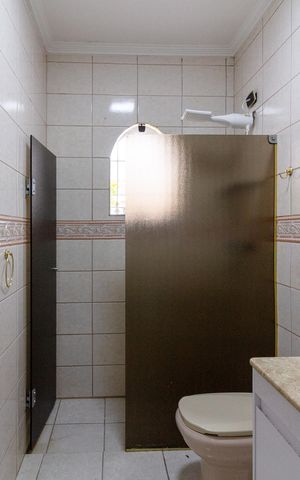 Casa à venda com 188m², 4 quartos e 2 vagasBanheiro social