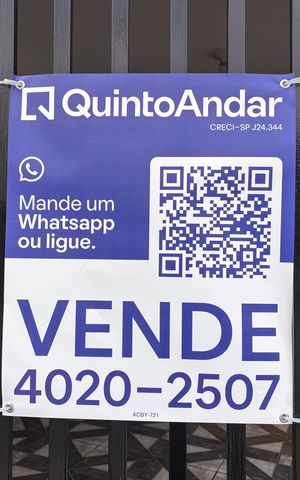 Casa à venda com 188m², 4 quartos e 2 vagas Casa à venda com 188m², 4 quartos e 2 vagasPlaquinha