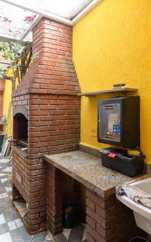Casa à venda com 188m², 4 quartos e 2 vagasÁrea gourmet e de serviço