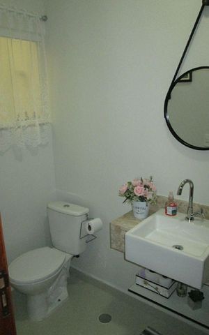 Casa de condomínio à venda com 101m², 3 quartos e 2 vagas Casa de condomínio à venda com 101m², 3 quartos e 2 vagasBanheiro de serviço