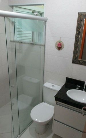Casa de condomínio à venda com 101m², 3 quartos e 2 vagas Casa de condomínio à venda com 101m², 3 quartos e 2 vagasBanheiro social