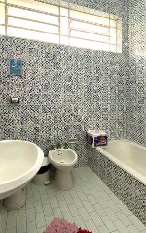 Casa à venda com 368m², 6 quartos e 4 vagas Casa à venda com 368m², 6 quartos e 4 vagasBanheiro