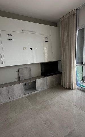 Apartamento à venda com 188m², 2 quartos e 3 vagas Apartamento à venda com 188m², 2 quartos e 3 vagasSala de TV