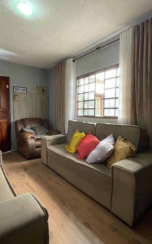 Casa à venda com 250m², 4 quartos e 4 vagas Casa à venda com 250m², 4 quartos e 4 vagasSala