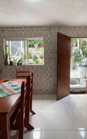 Casa à venda com 250m², 4 quartos e 4 vagas Casa à venda com 250m², 4 quartos e 4 vagasCozinha