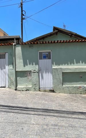 Casa à venda com 250m², 4 quartos e 4 vagas Casa à venda com 250m², 4 quartos e 4 vagasFachada