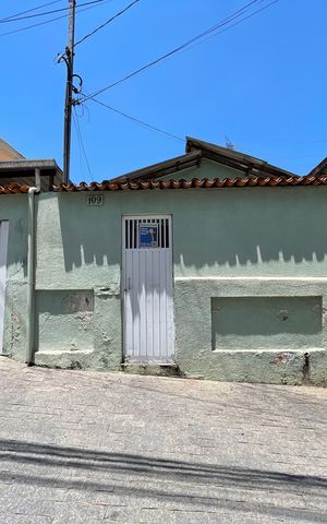 Casa à venda com 250m², 4 quartos e 4 vagas Casa à venda com 250m², 4 quartos e 4 vagasFachada