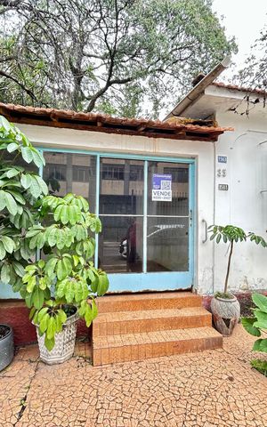 Casa à venda com 200m², 3 quartos e 5 vagas Casa à venda com 200m², 3 quartos e 5 vagasPlaca instalada na fachada do imóvel