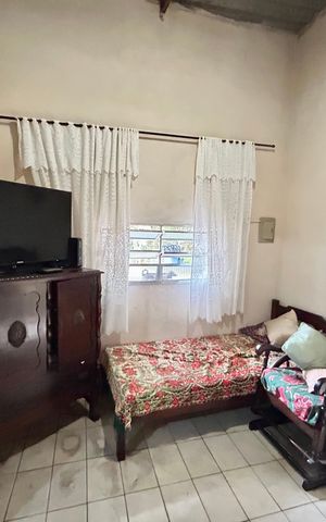 Casa à venda com 200m², 3 quartos e 5 vagas Casa à venda com 200m², 3 quartos e 5 vagasQuarto