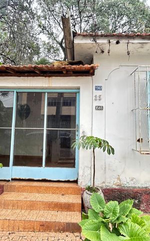 Casa à venda com 200m², 3 quartos e 5 vagas Casa à venda com 200m², 3 quartos e 5 vagasFachada