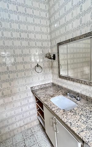 Casa à venda com 200m², 3 quartos e 5 vagas Casa à venda com 200m², 3 quartos e 5 vagasBanheiro 2