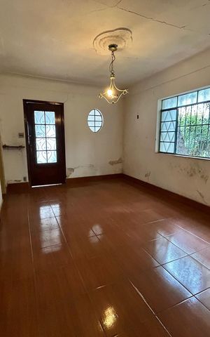 Casa à venda com 200m², 3 quartos e 5 vagas Casa à venda com 200m², 3 quartos e 5 vagasSala